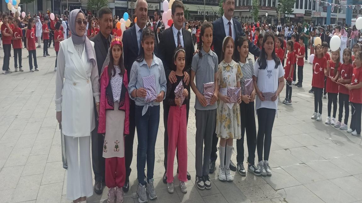 23 Nisan Ulusal Egemenlik ve Çocuk Bayramı konulu şiir yarışmasında öğrencimiz Fatma DENİZ ilçe birincisi olmuştur.