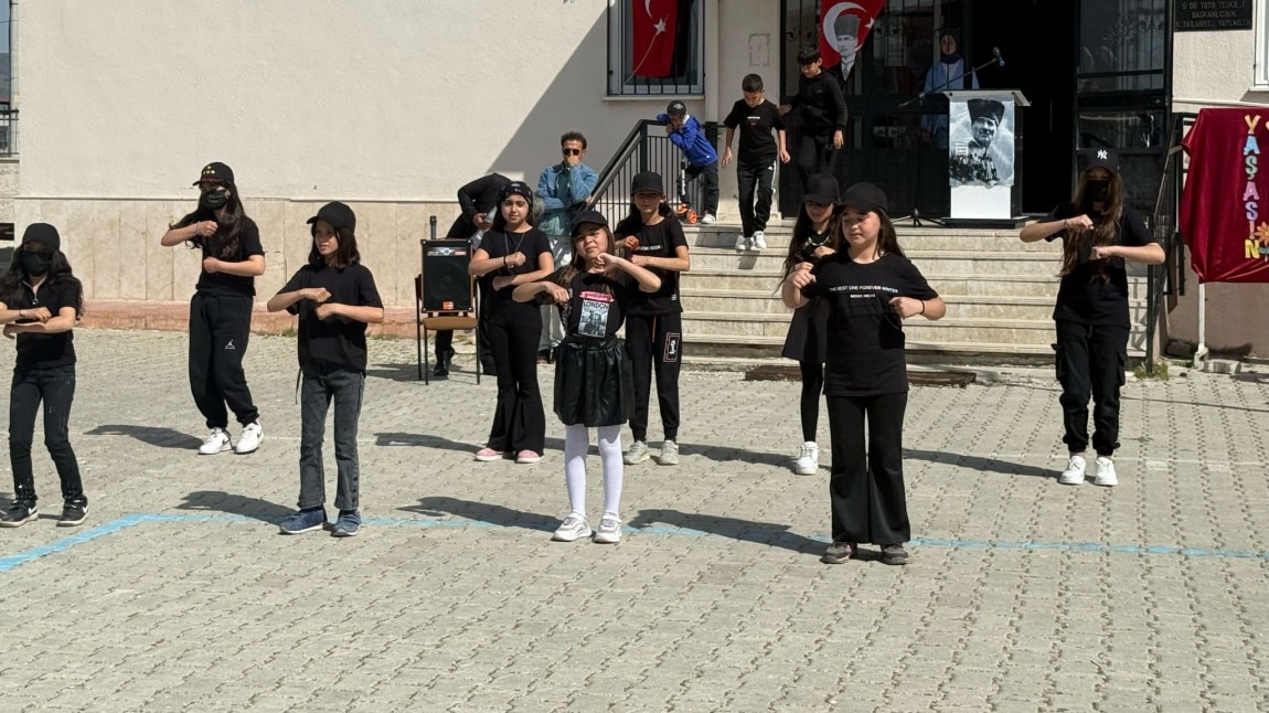 Taşıdığı mana itibariyle milletimizin bağımsızlık ruhunu temsil eden 23 Nisan Ulusal Egemenlik ve Çocuk Bayramı’nın 105. yıl dönümünü, okulumuzda  coşku içinde kutladık. 